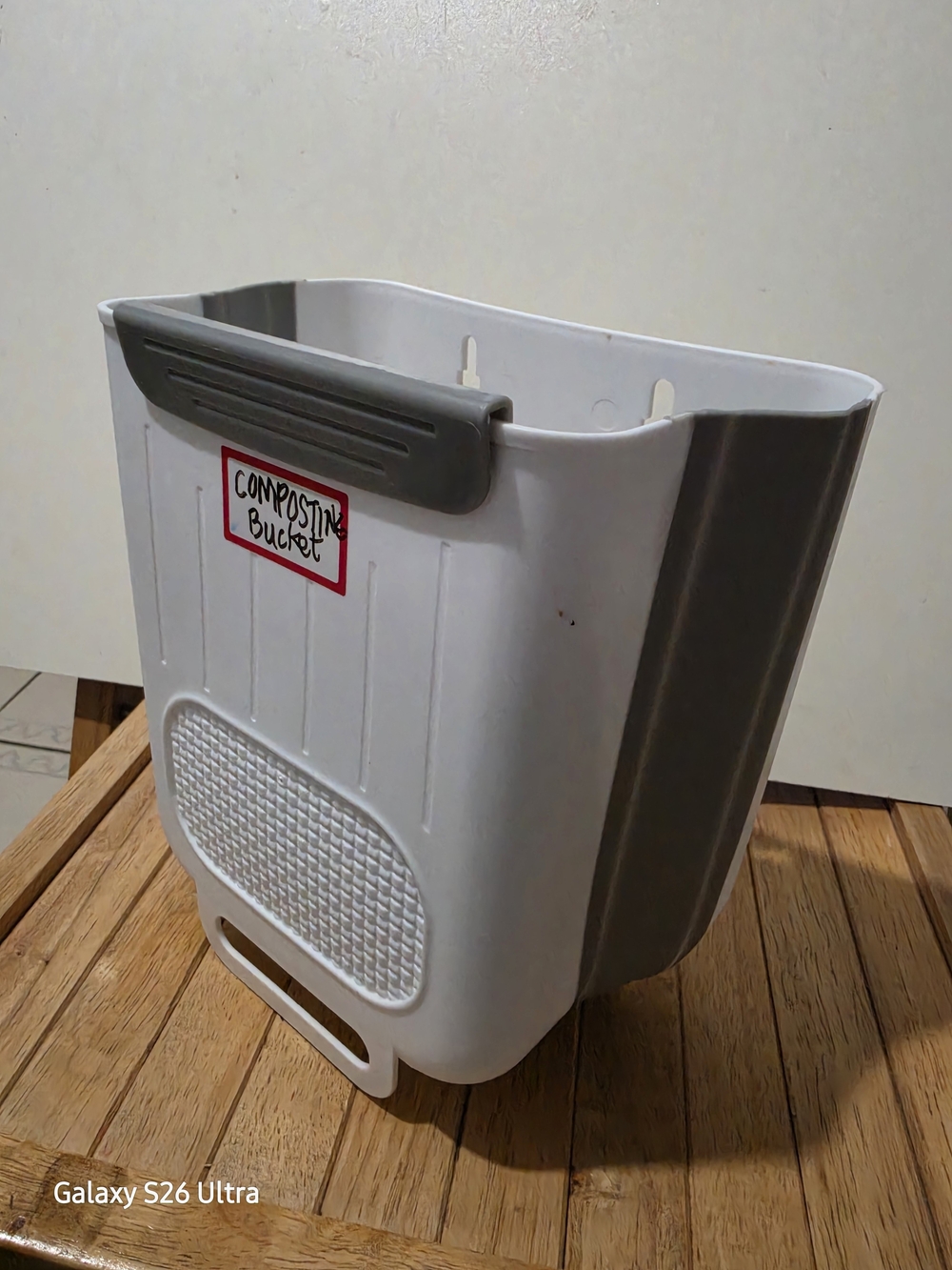 New Collapsible Hanging Composting Bucket For Kitchen